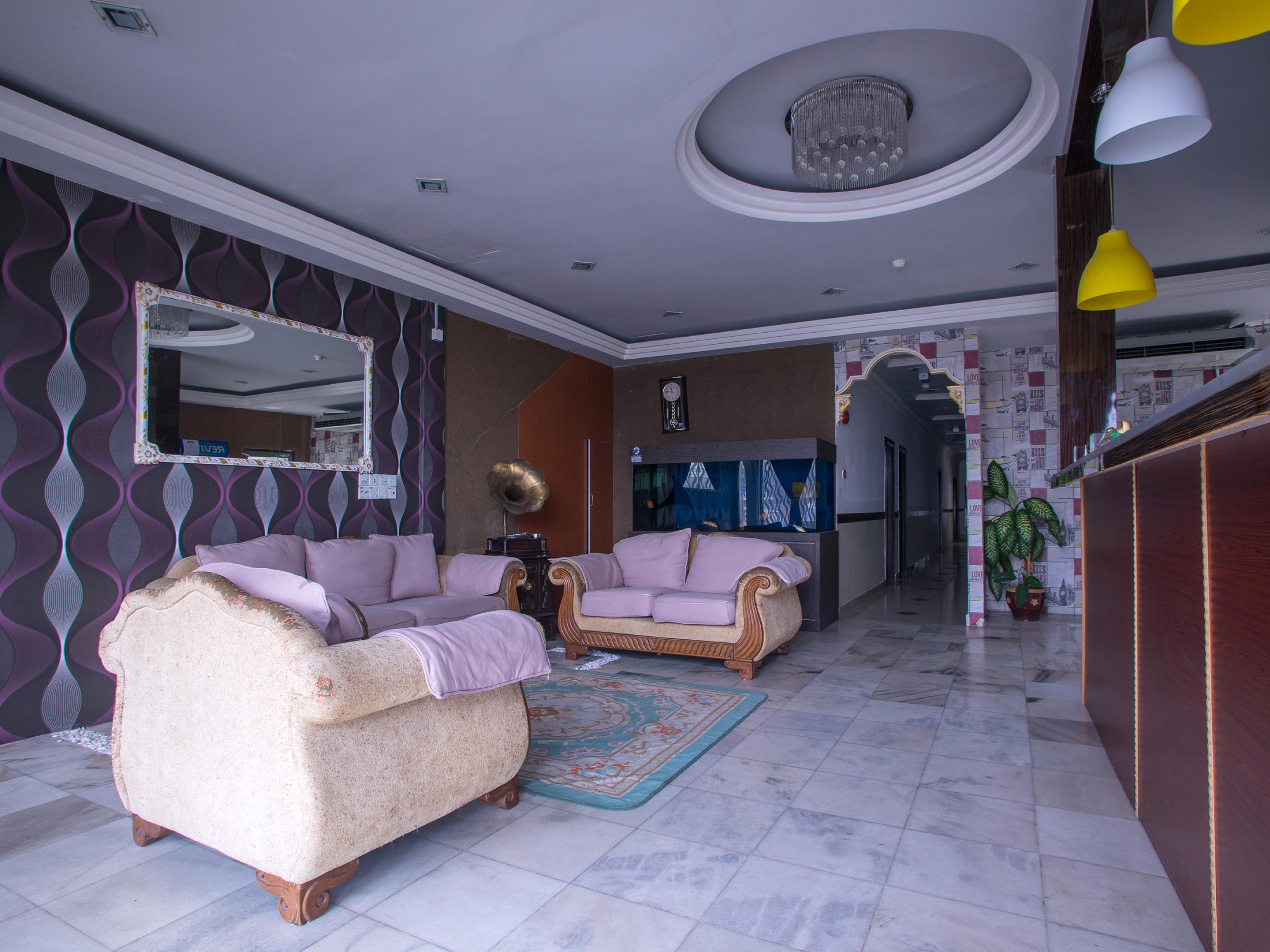 Oyo 44010 Royals Star Hotel Seremban Ngoại thất bức ảnh