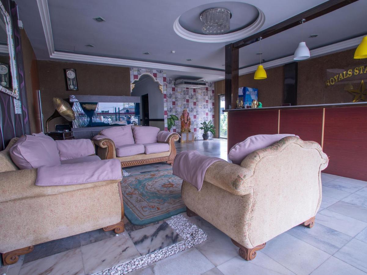 Oyo 44010 Royals Star Hotel Seremban Ngoại thất bức ảnh